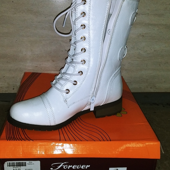 Designer Boot - Picture 2 of 2